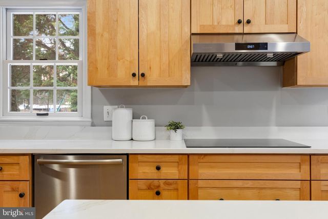 6443 LINWAY TER, Mclean, VA 22101