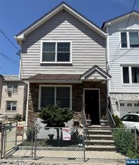 220 Hamilton Street 1, Harrison, NJ 07029