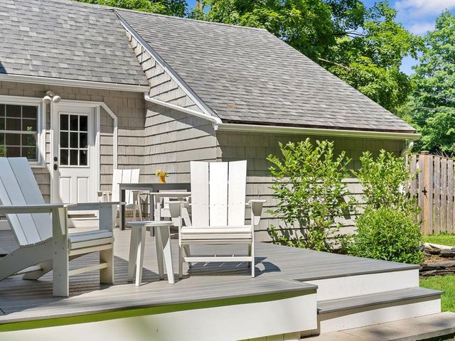 39 Laurel Hill Drive, South Burlington, VT 05403