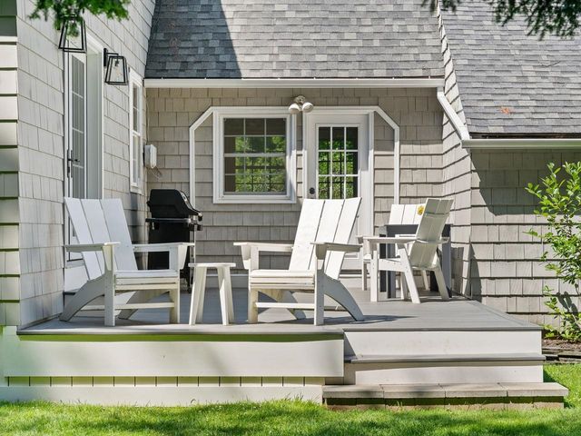39 Laurel Hill Drive, South Burlington, VT 05403