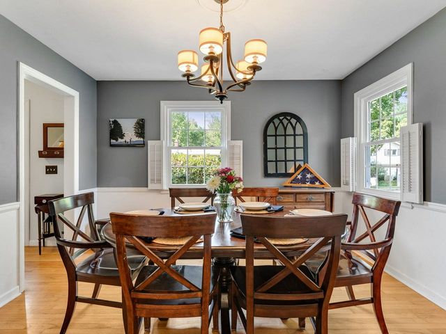 39 Laurel Hill Drive, South Burlington, VT 05403