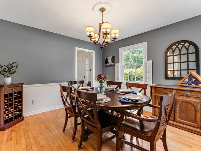 39 Laurel Hill Drive, South Burlington, VT 05403