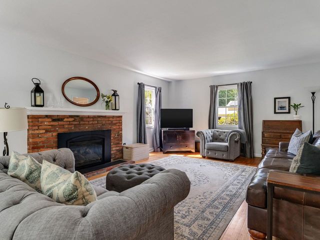 39 Laurel Hill Drive, South Burlington, VT 05403