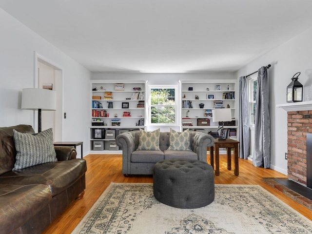 39 Laurel Hill Drive, South Burlington, VT 05403