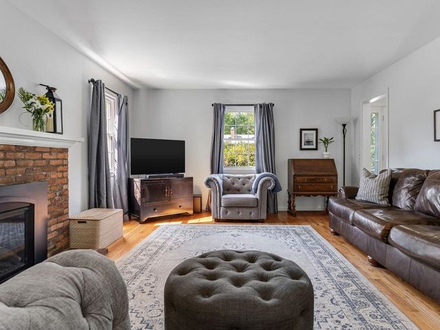 39 Laurel Hill Drive, South Burlington, VT 05403