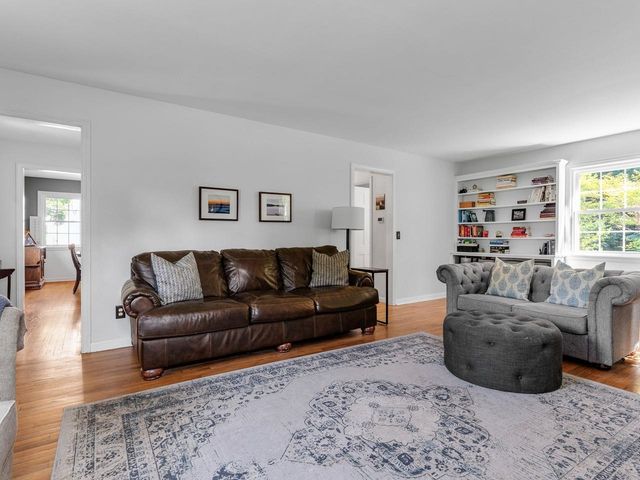 39 Laurel Hill Drive, South Burlington, VT 05403