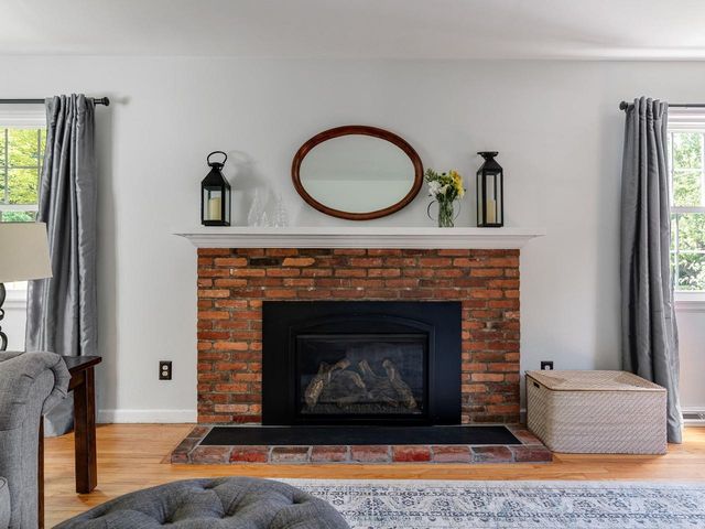 39 Laurel Hill Drive, South Burlington, VT 05403