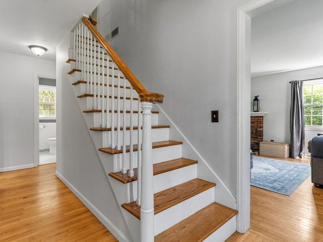 39 Laurel Hill Drive, South Burlington, VT 05403