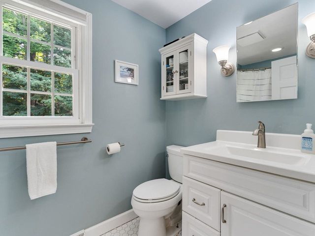 39 Laurel Hill Drive, South Burlington, VT 05403