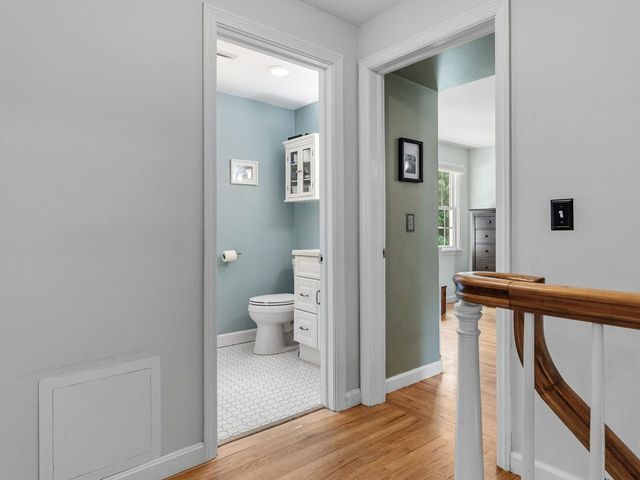39 Laurel Hill Drive, South Burlington, VT 05403