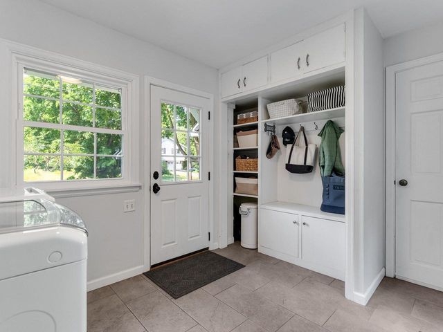 39 Laurel Hill Drive, South Burlington, VT 05403