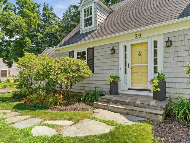 39 Laurel Hill Drive, South Burlington, VT 05403