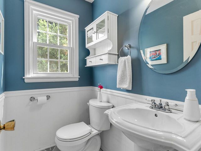 39 Laurel Hill Drive, South Burlington, VT 05403