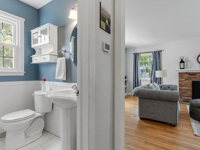 39 Laurel Hill Drive, South Burlington, VT 05403