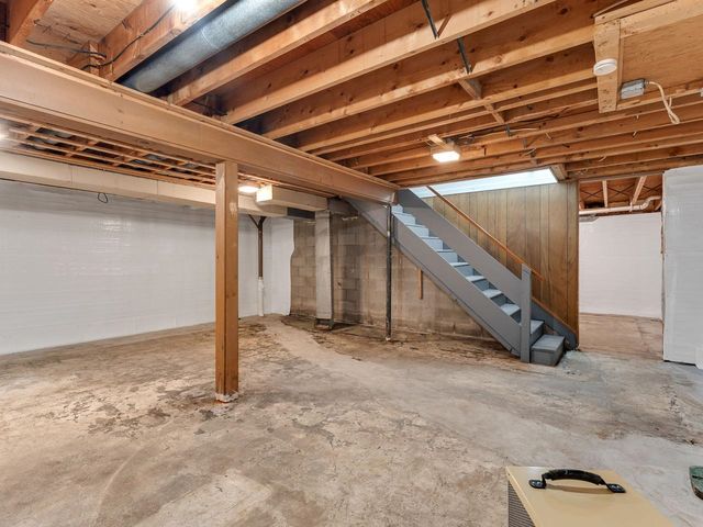 39 Laurel Hill Drive, South Burlington, VT 05403