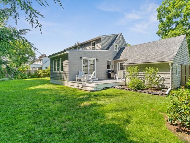 39 Laurel Hill Drive, South Burlington, VT 05403