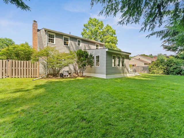 39 Laurel Hill Drive, South Burlington, VT 05403