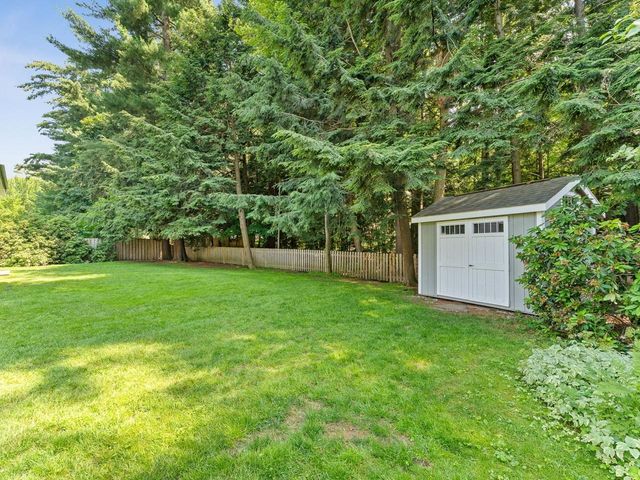 39 Laurel Hill Drive, South Burlington, VT 05403