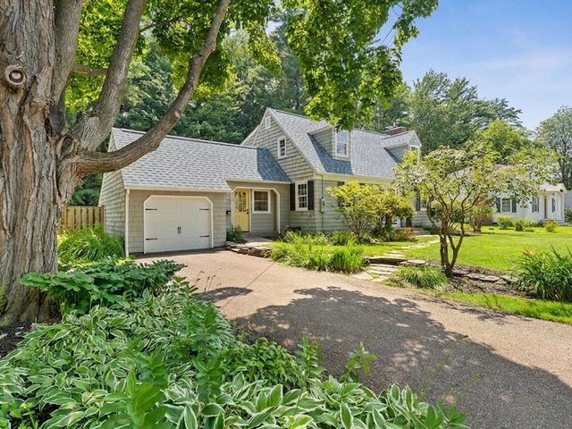 39 Laurel Hill Drive, South Burlington, VT 05403