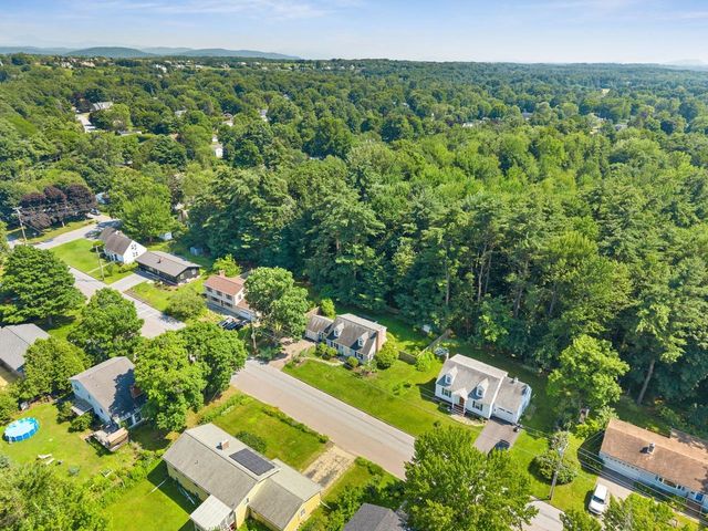 39 Laurel Hill Drive, South Burlington, VT 05403