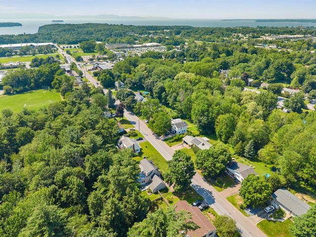 39 Laurel Hill Drive, South Burlington, VT 05403
