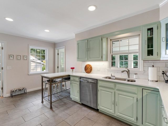 39 Laurel Hill Drive, South Burlington, VT 05403