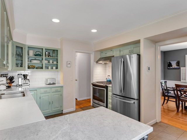 39 Laurel Hill Drive, South Burlington, VT 05403