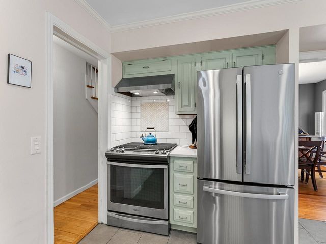 39 Laurel Hill Drive, South Burlington, VT 05403