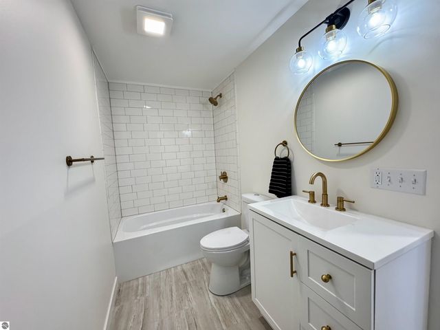 5260 W Blair Townhall Road, Grawn, MI 49637