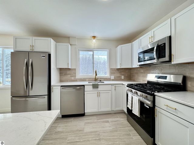 5260 W Blair Townhall Road, Grawn, MI 49637