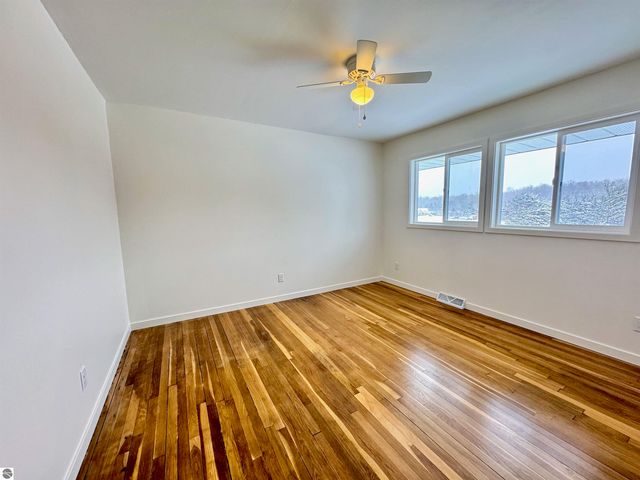 5260 W Blair Townhall Road, Grawn, MI 49637