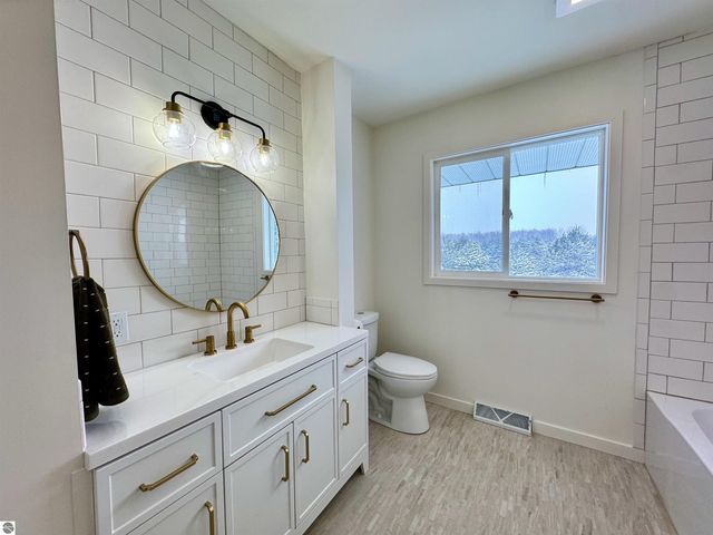 5260 W Blair Townhall Road, Grawn, MI 49637