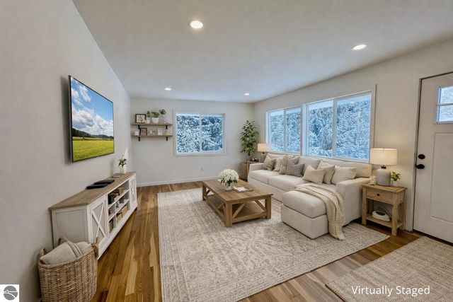 5260 W Blair Townhall Road, Grawn, MI 49637