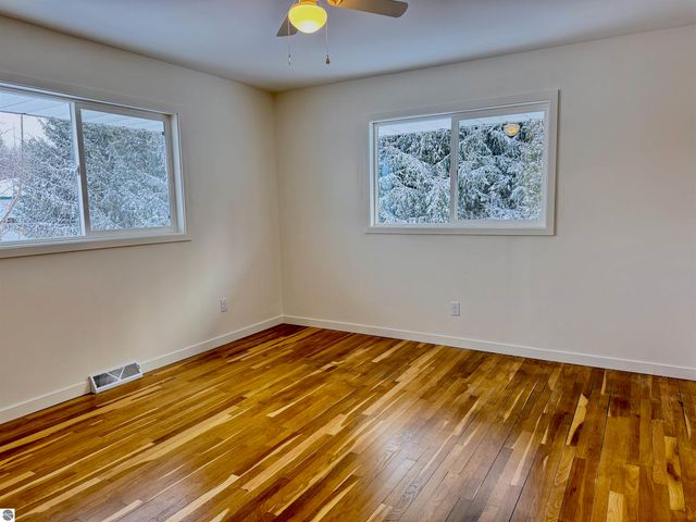 5260 W Blair Townhall Road, Grawn, MI 49637