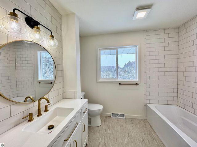 5260 W Blair Townhall Road, Grawn, MI 49637