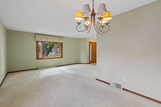 121 Winston Way, Waunakee, WI 53597