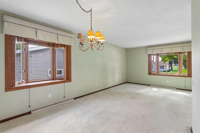 121 Winston Way, Waunakee, WI 53597