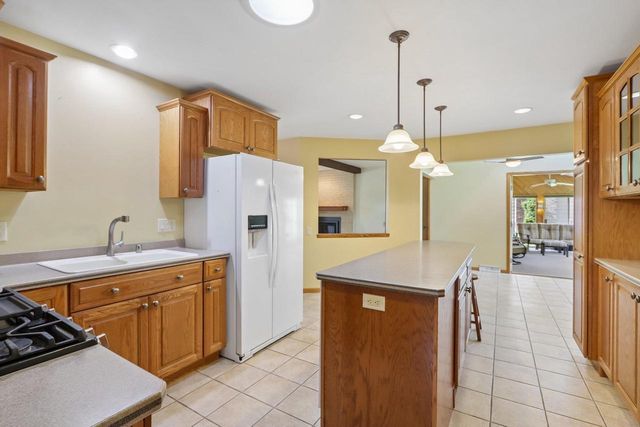 121 Winston Way, Waunakee, WI 53597