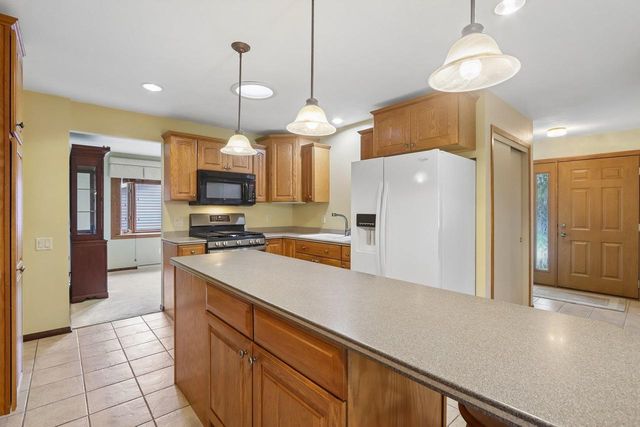 121 Winston Way, Waunakee, WI 53597