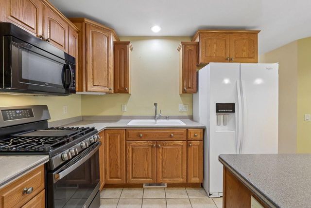 121 Winston Way, Waunakee, WI 53597