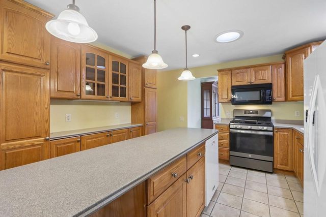 121 Winston Way, Waunakee, WI 53597