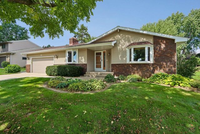 121 Winston Way, Waunakee, WI 53597