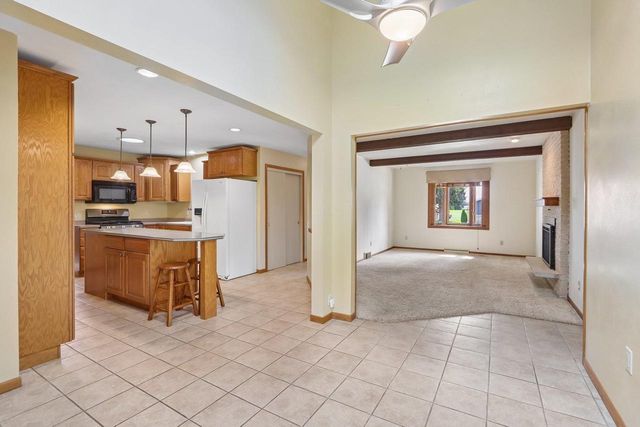 121 Winston Way, Waunakee, WI 53597