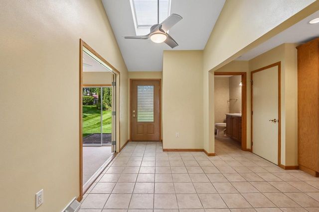 121 Winston Way, Waunakee, WI 53597