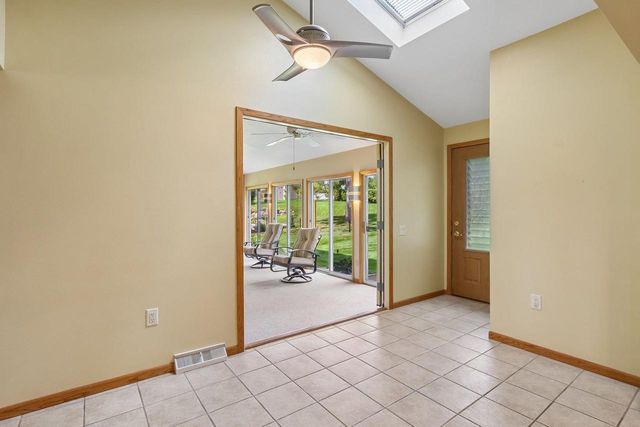 121 Winston Way, Waunakee, WI 53597