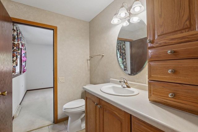 121 Winston Way, Waunakee, WI 53597