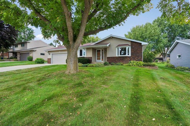 121 Winston Way, Waunakee, WI 53597