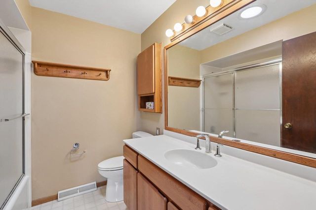 121 Winston Way, Waunakee, WI 53597