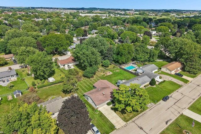 121 Winston Way, Waunakee, WI 53597