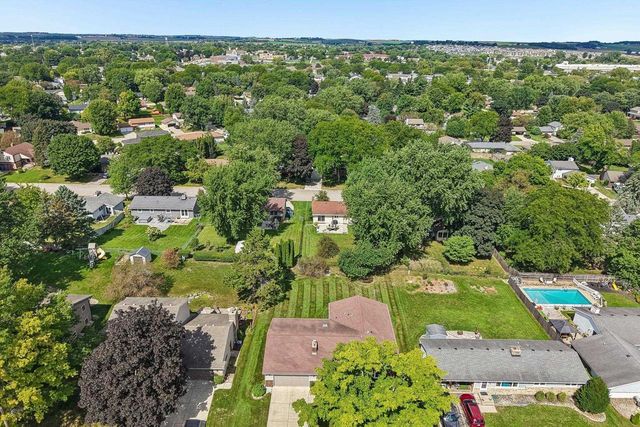 121 Winston Way, Waunakee, WI 53597